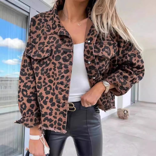 Ženska jakna s leopard uzorkom